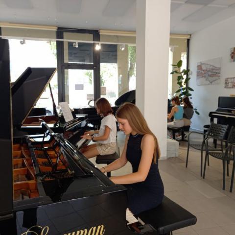 Konzert im Showroom von Saccuman