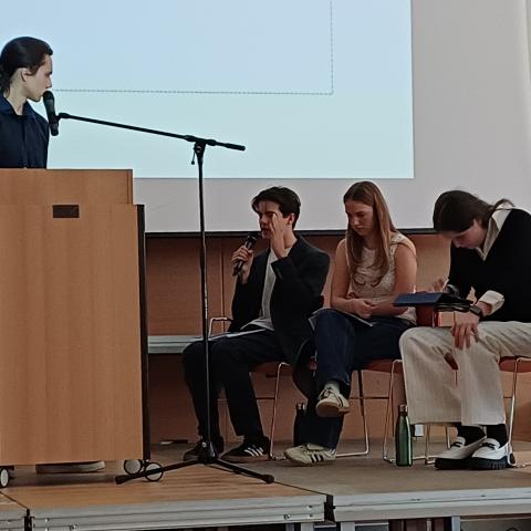 Debating day mai 26