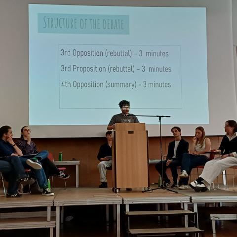 Debating day mai 26